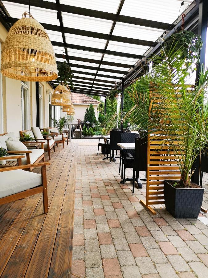Asby Hotell Hallstahammar Bagian luar foto