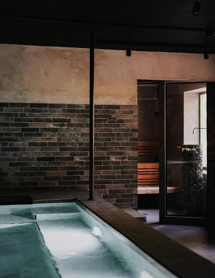 Asby Hotell Hallstahammar Bagian luar foto