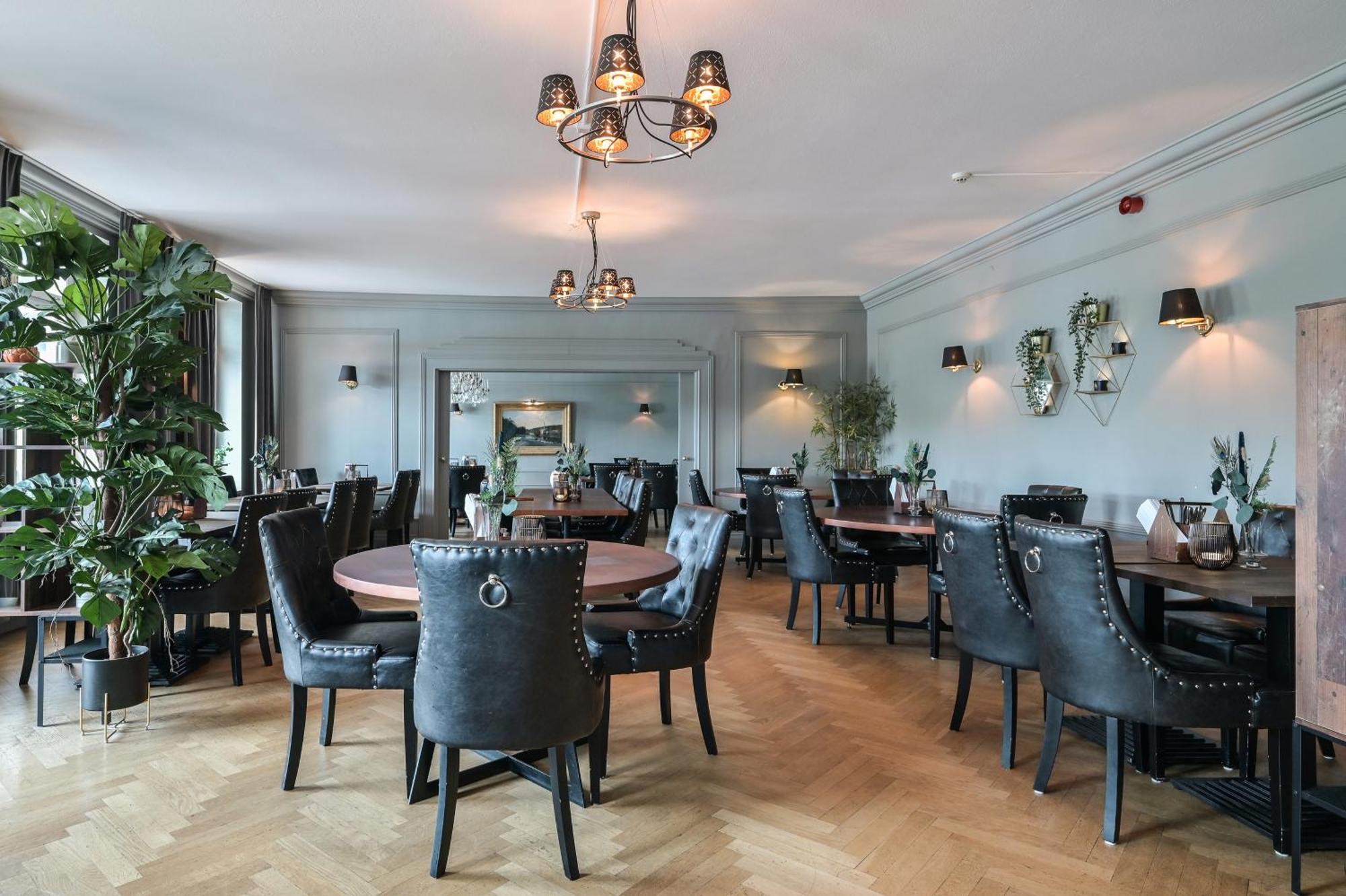 Asby Hotell Hallstahammar Bagian luar foto